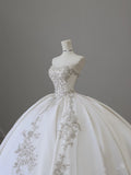 Bonnyshow Unique Ball Gown Strapless White Lace Satin Long Wedding Dresses Brides Dress S3811