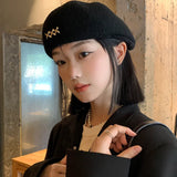 Bonnyshow Korean Woolen Berets for Women British Vintage Metal Label Girls Newsboy Cap Autumn Winter Warm Tweed Painter Caps
